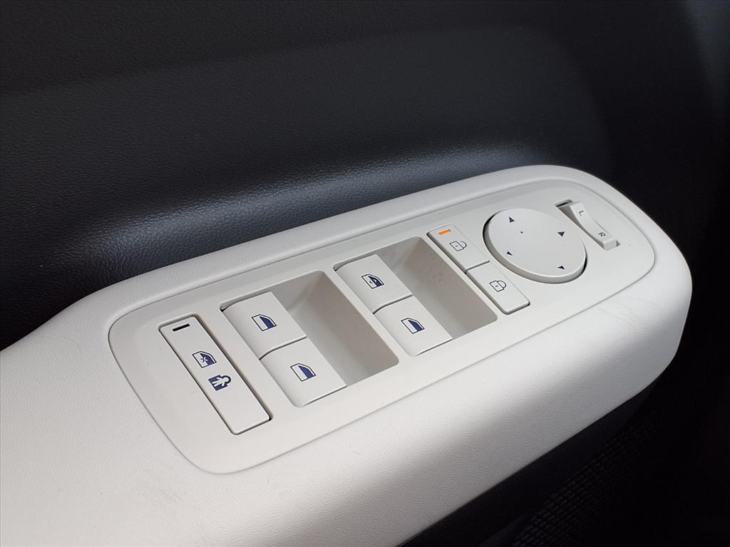 2026 Hyundai Santa Fe SE - Photo 16