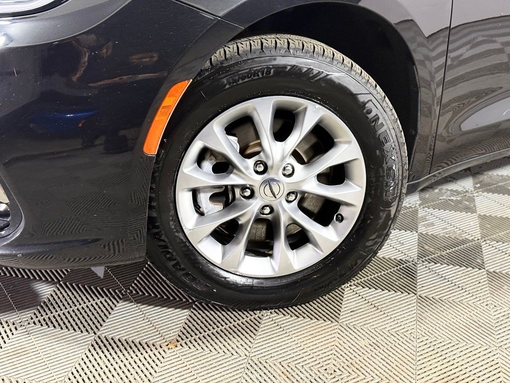 Used 2023 Chrysler Pacifica Touring L Minivan/Van