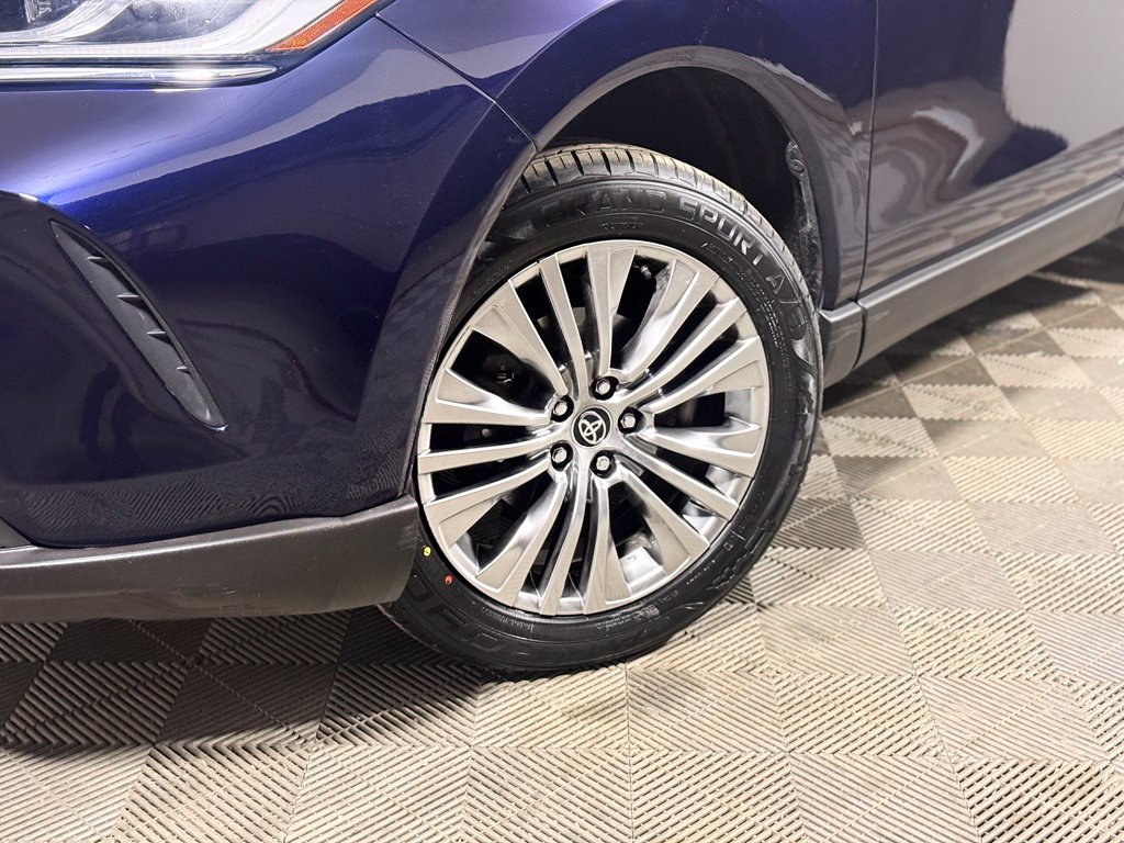 Used 2024 Toyota Venza XLE SUV