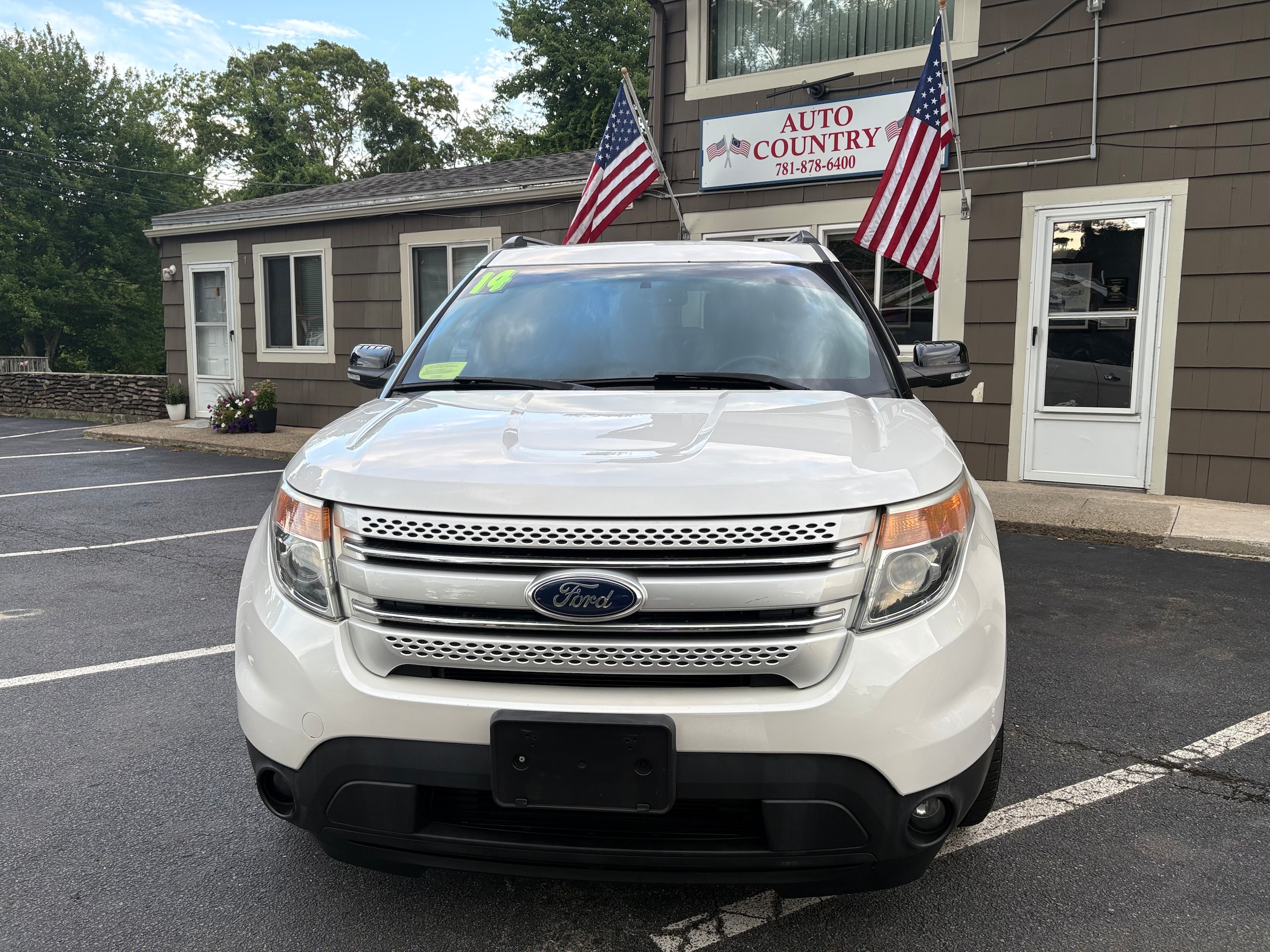 2014 Ford Explorer XLT - Photo 2