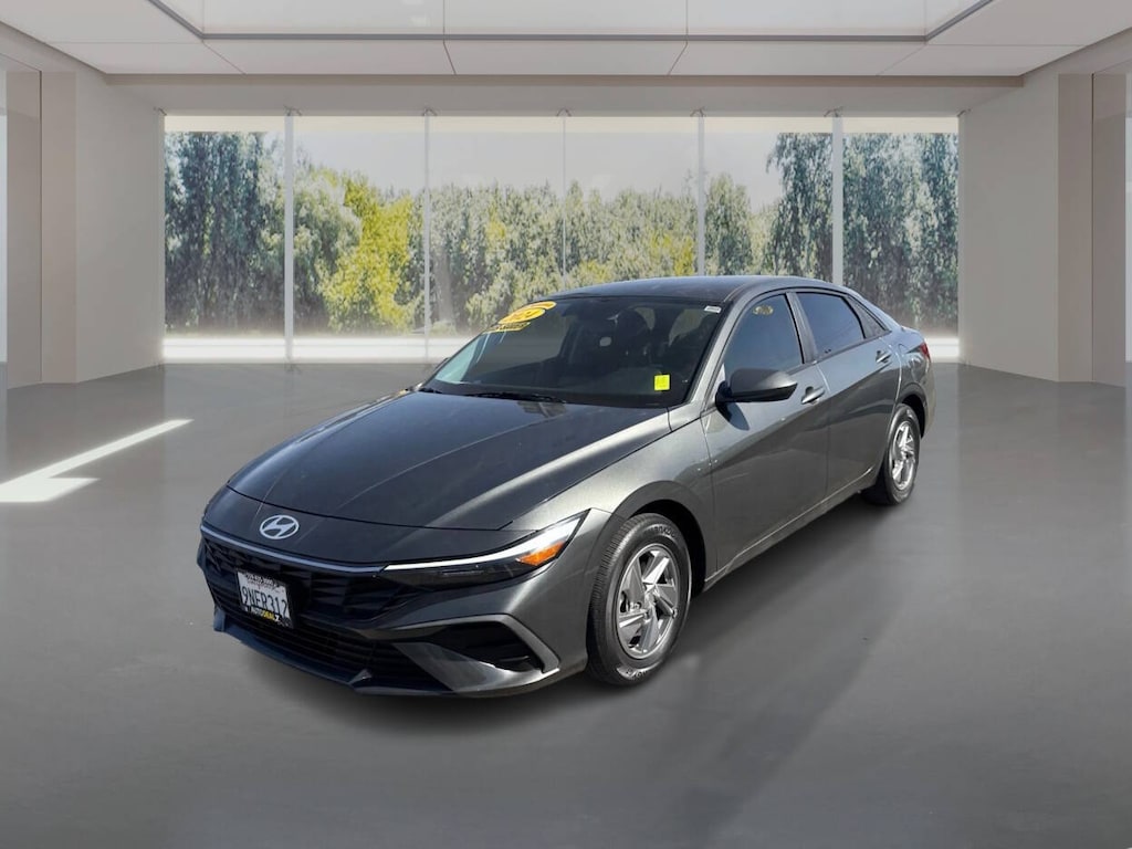 Used 2024 Hyundai Elantra SE 4dr Sedan Sedan