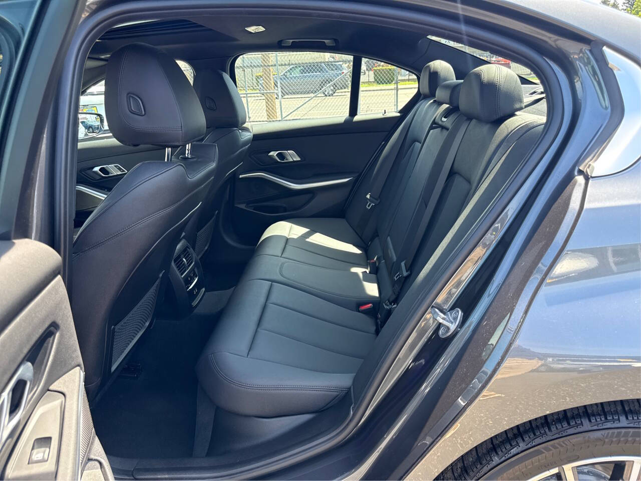 2021 BMW 3 Series 330i - Photo 10