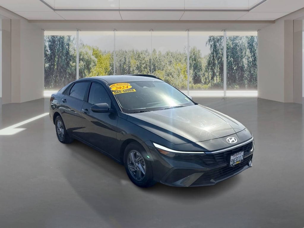 Used 2024 Hyundai Elantra SE 4dr Sedan Sedan