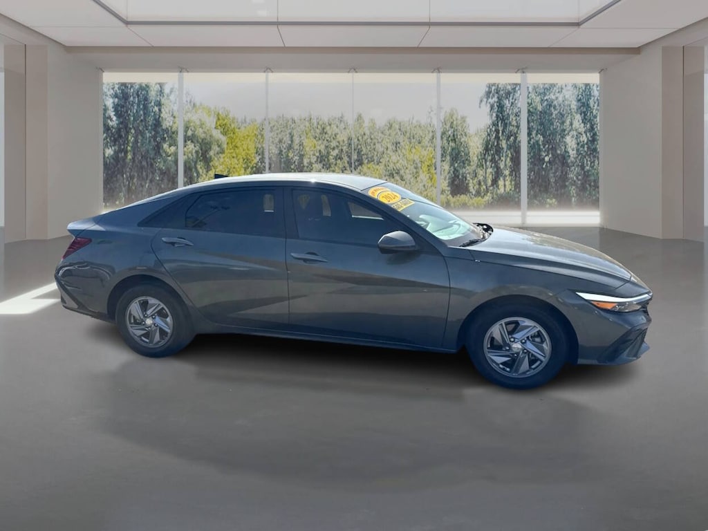 Used 2024 Hyundai Elantra SE 4dr Sedan Sedan