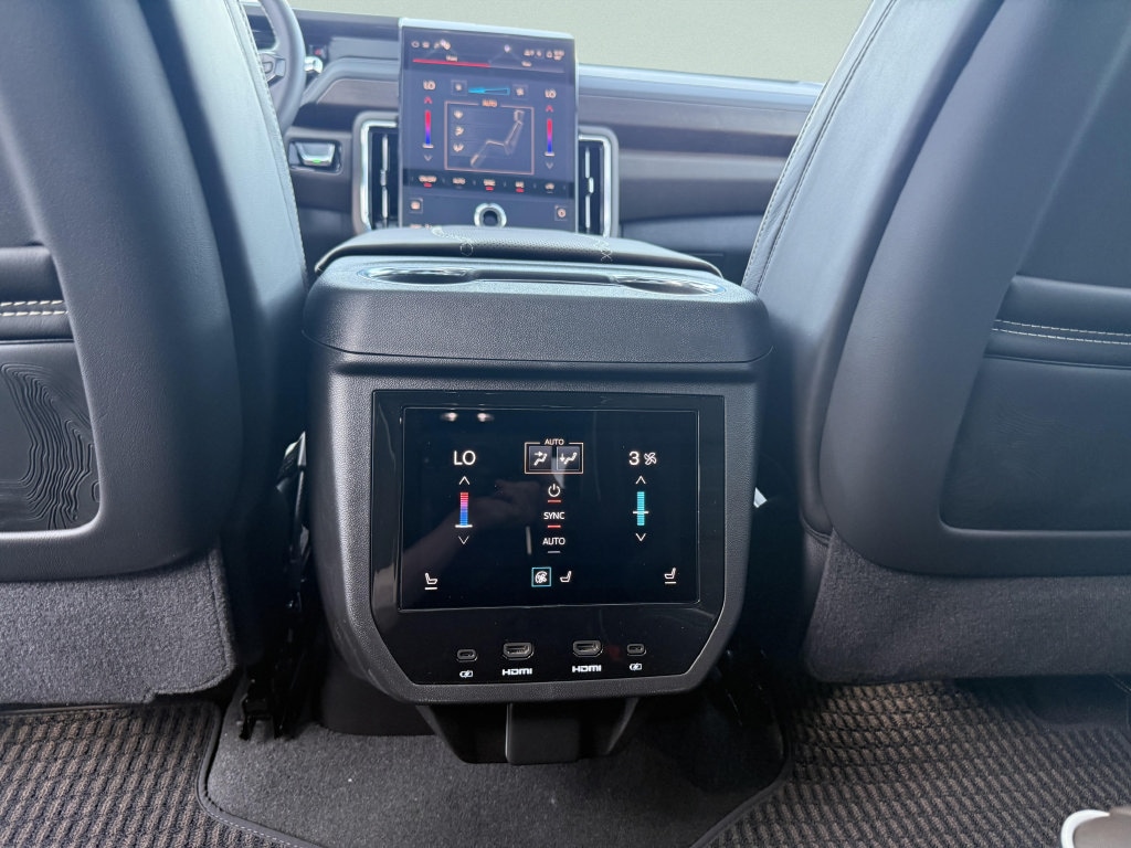 2026 GMC Yukon Denali Ultimate - Photo 44