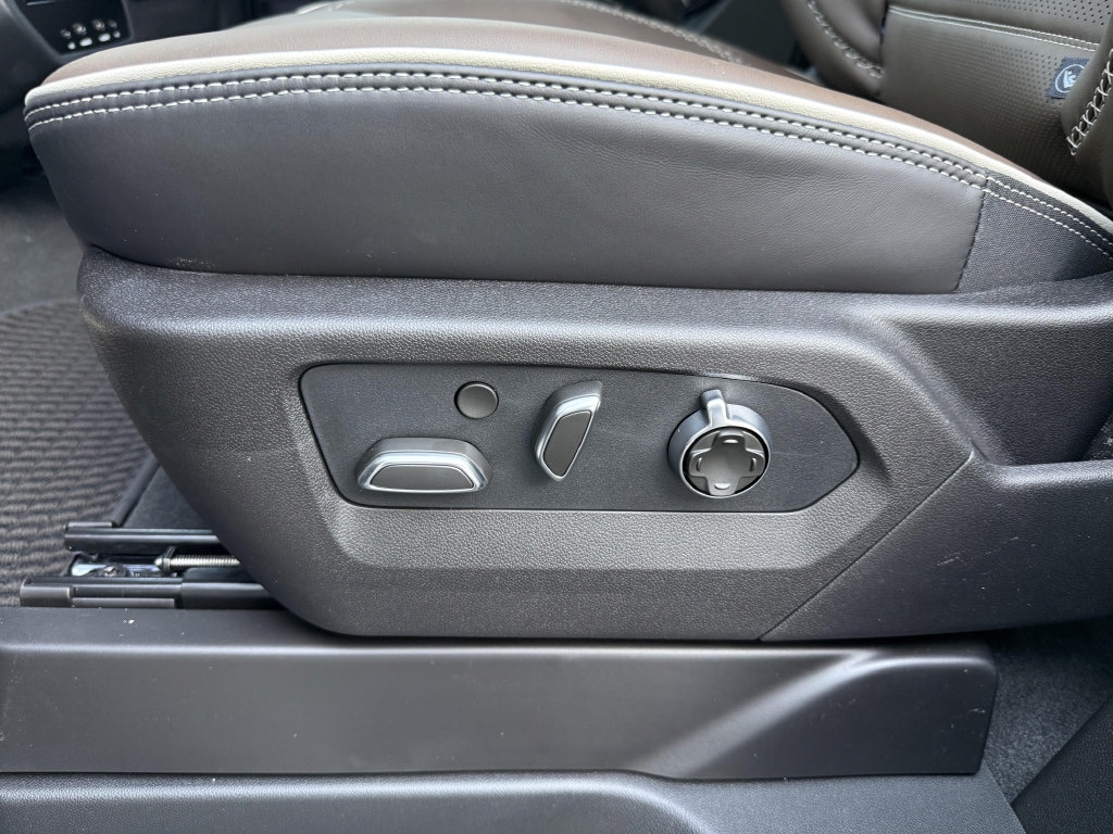 2026 GMC Yukon Denali Ultimate - Photo 41