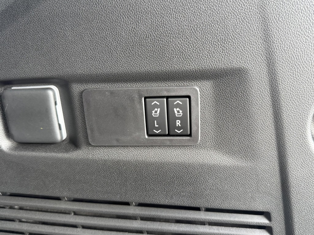 2026 GMC Yukon Denali Ultimate - Photo 25