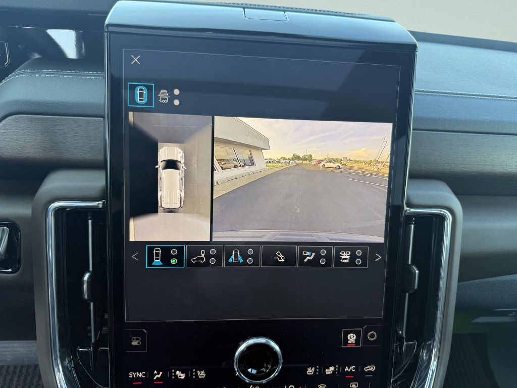 2026 GMC Yukon Denali Ultimate - Photo 13