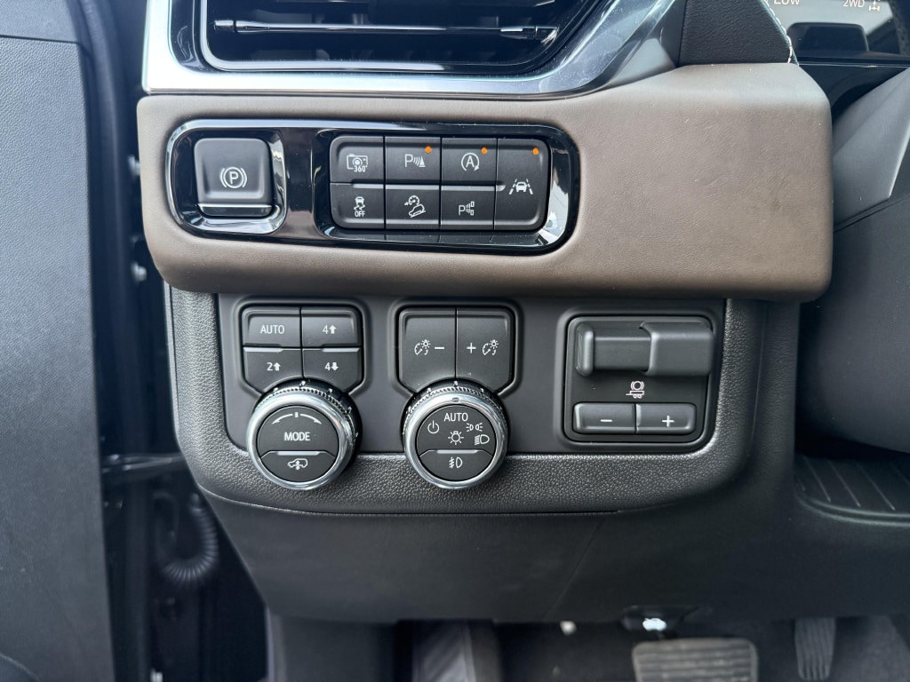 2026 GMC Yukon Denali Ultimate - Photo 32