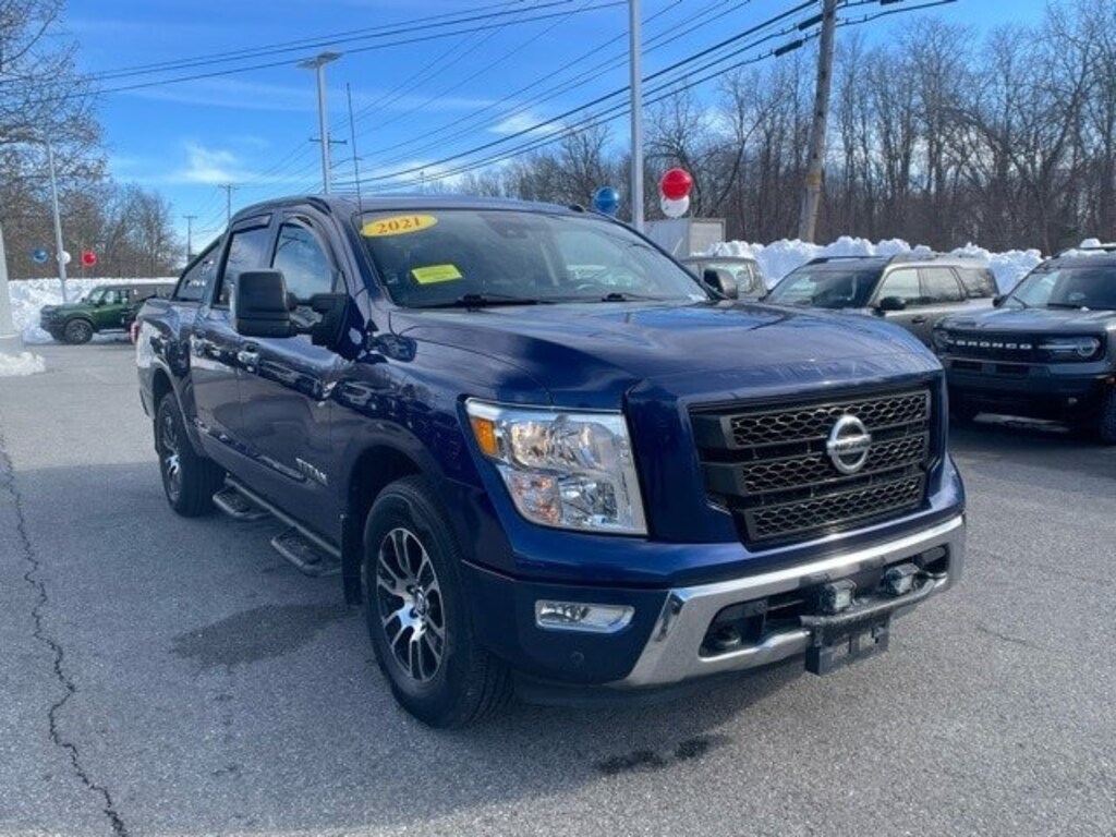 Used 2021 Nissan Titan SV Truck Crew Cab