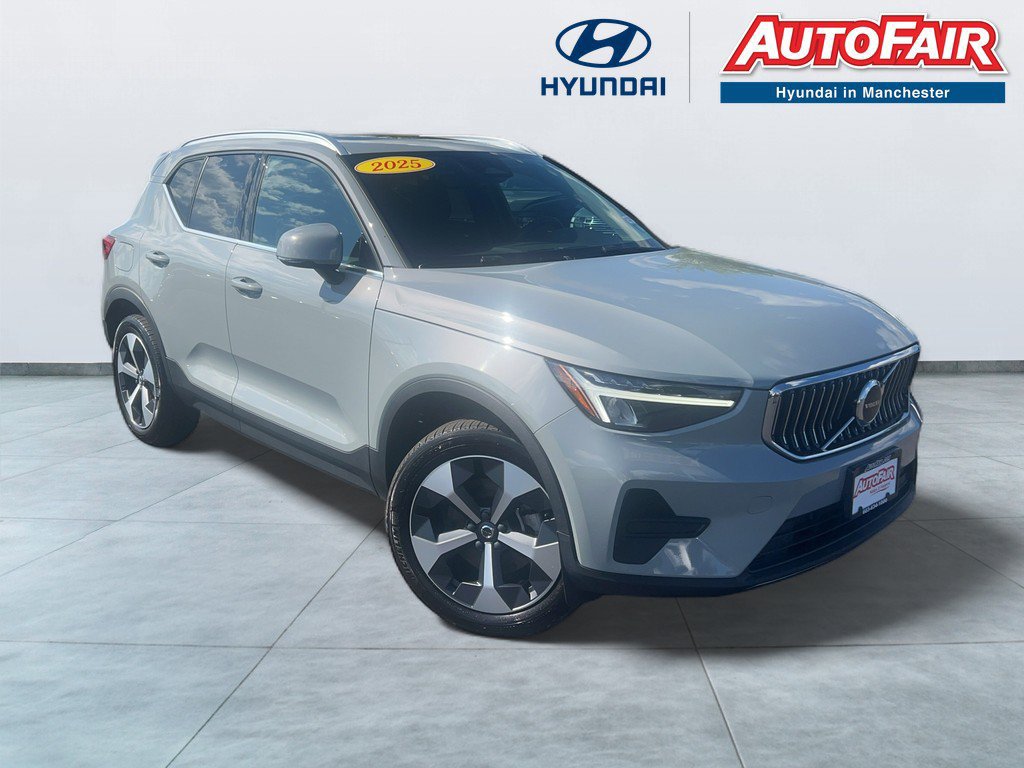 2025 Volvo XC40