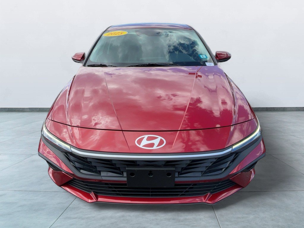 Used 2025 Hyundai Elantra SE Sedan