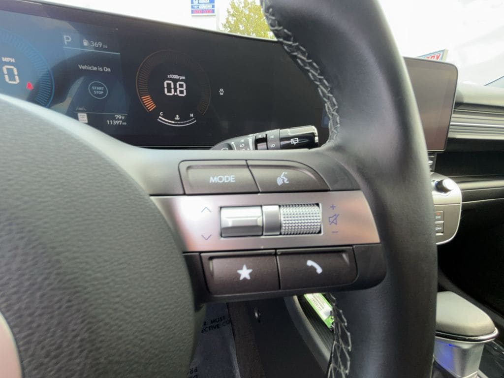 2025 Hyundai Kona SEL - Photo 28