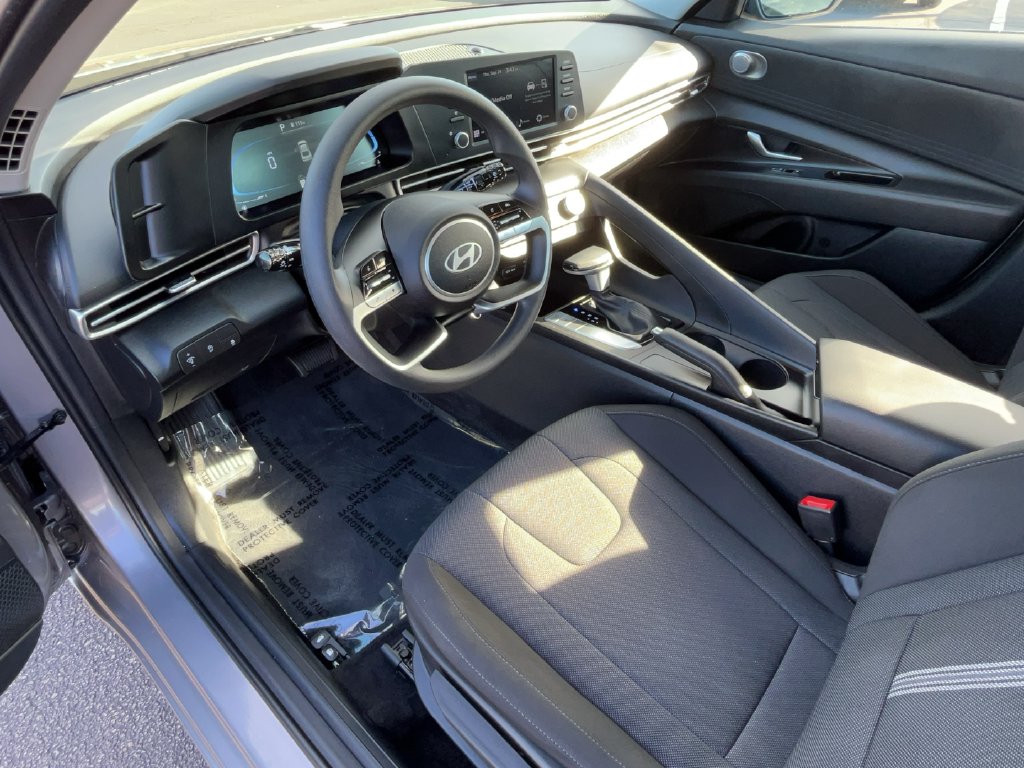 2024 Hyundai Elantra SE - Photo 14