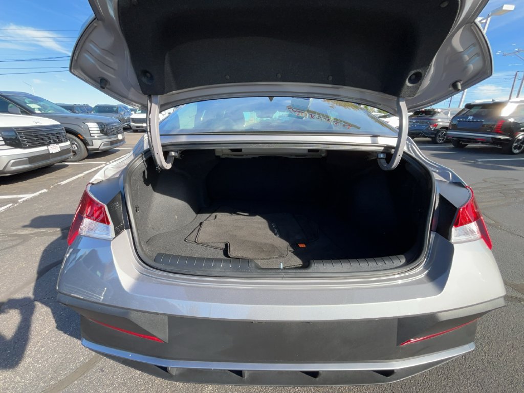 2024 Hyundai Elantra SE - Photo 11