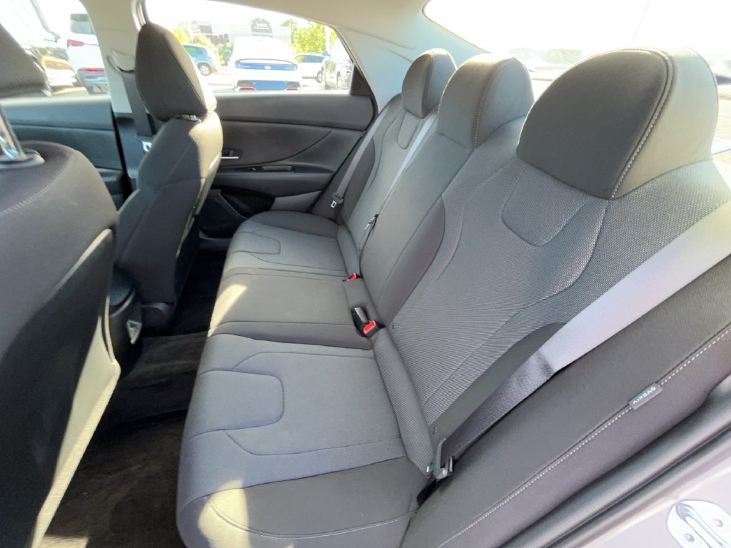2024 Hyundai Elantra SE - Photo 16