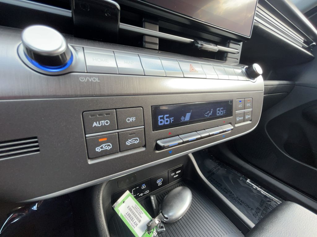 2025 Hyundai Kona SEL - Photo 23