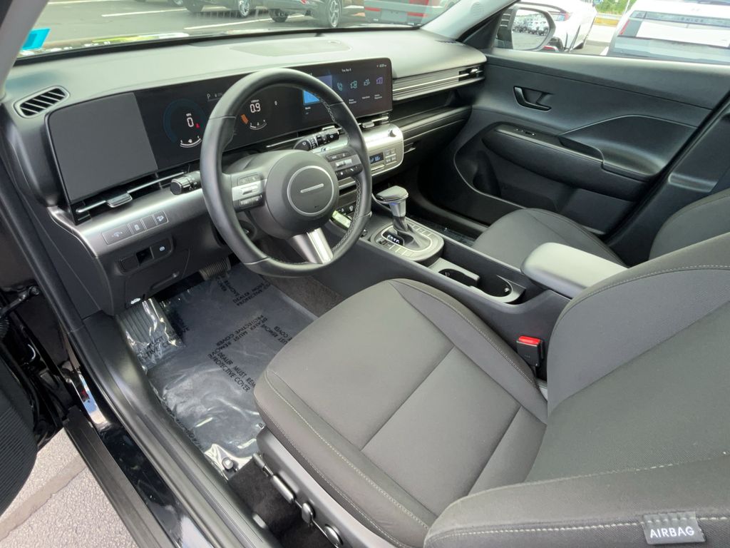 2025 Hyundai Kona SEL - Photo 16