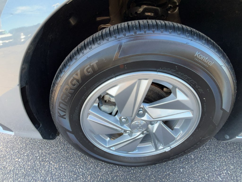 2024 Hyundai Elantra SE - Photo 9