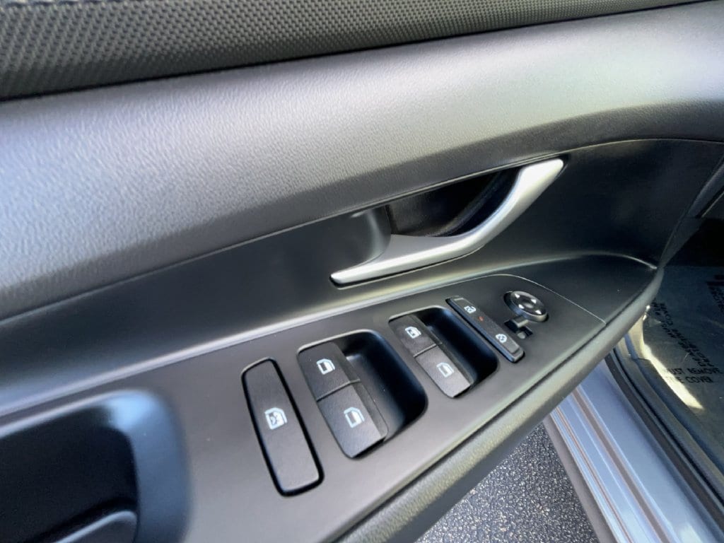 2024 Hyundai Elantra SE - Photo 17