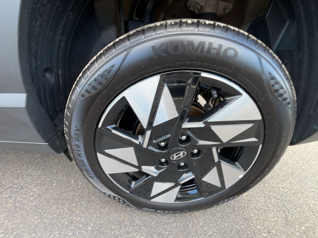 2025 Hyundai Kona SEL - Photo 12