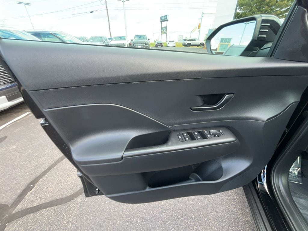 2025 Hyundai Kona SEL - Photo 14