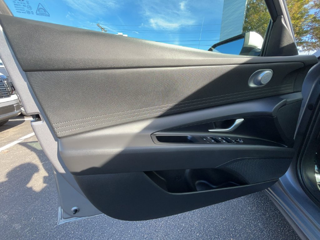 2024 Hyundai Elantra SE - Photo 12