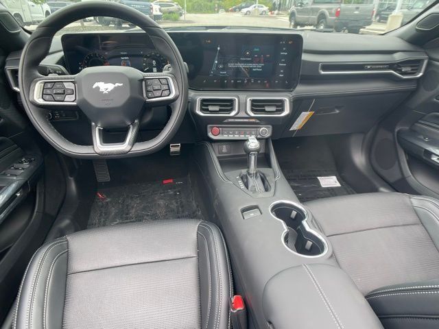 2025 Ford Mustang GT Premium Convertible - Photo 14