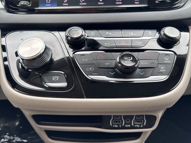2024 Chrysler Pacifica Touring L - Photo 9