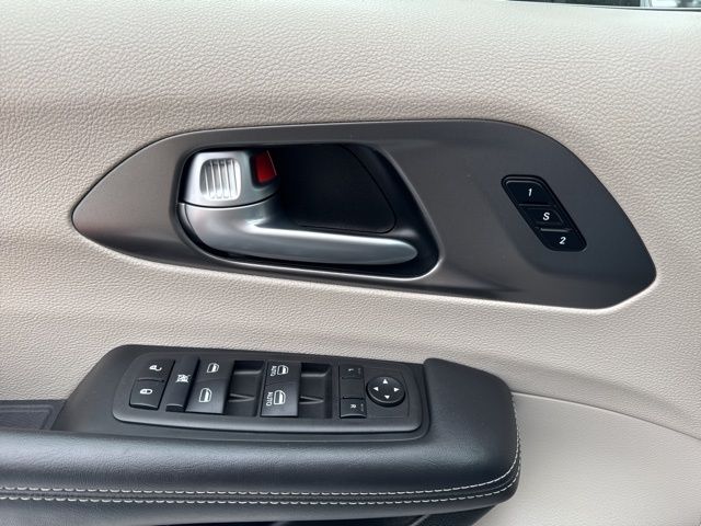2024 Chrysler Pacifica Touring L - Photo 21