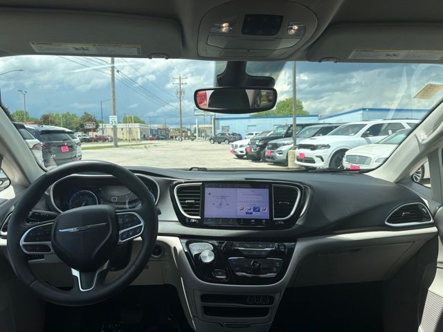 2024 Chrysler Pacifica Touring L - Photo 25