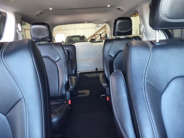 2024 Chrysler Pacifica Touring L - Photo 11