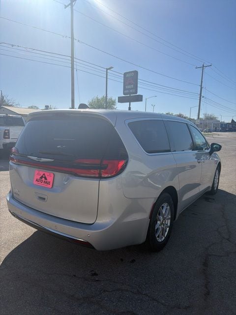 2024 Chrysler Pacifica Touring L - Photo 13