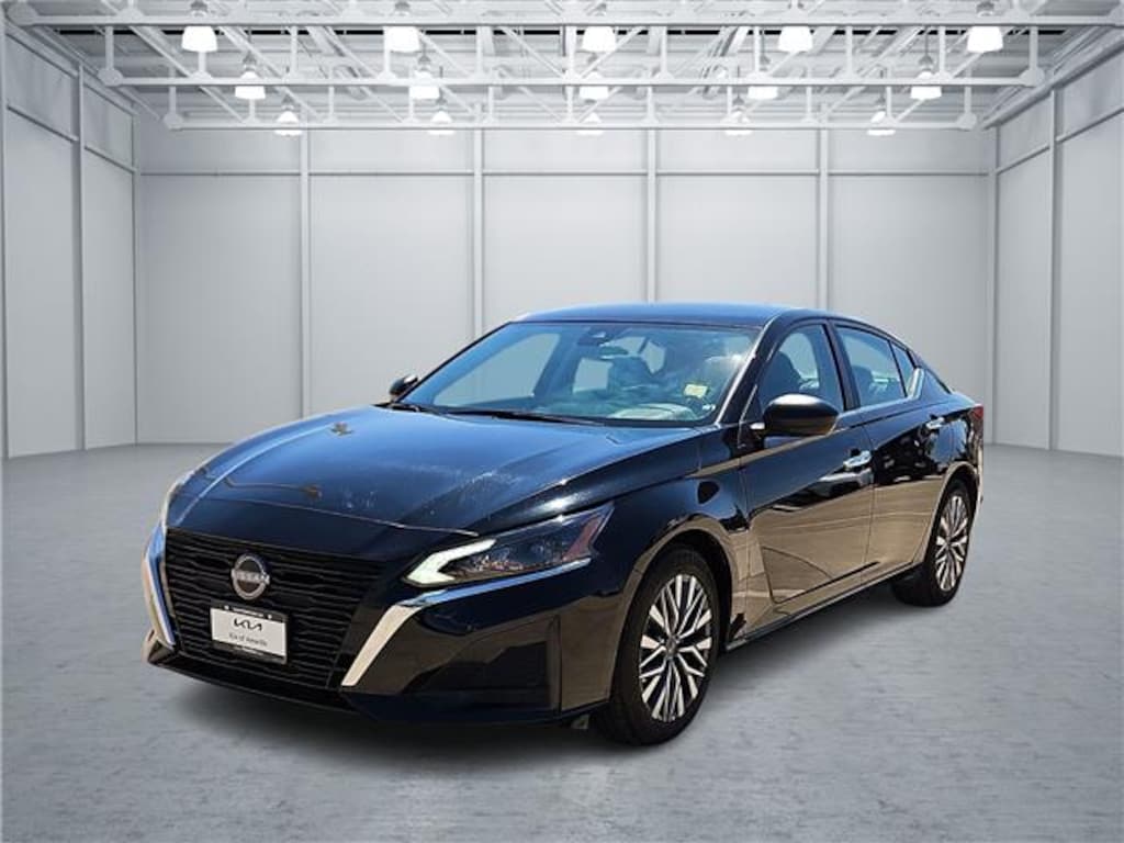 Used 2025 Nissan Altima SV