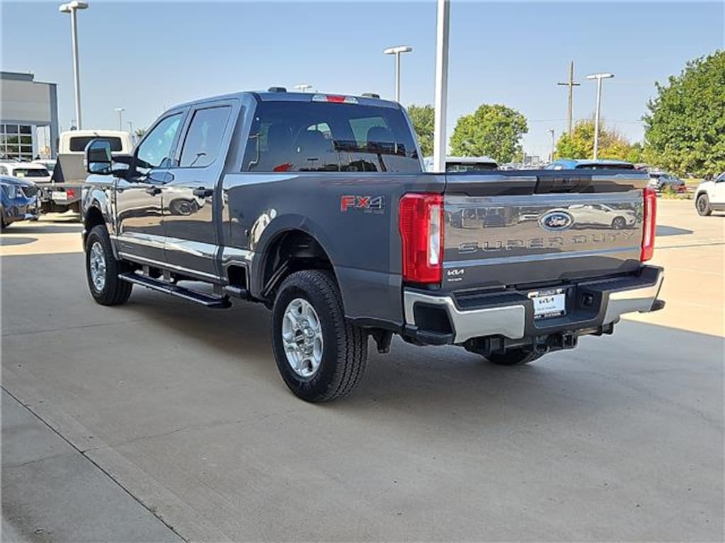 Used 2025 Ford F-250 XLT 4x4 Crew Cab 6.75 ft. box 160 in. WB SRW Sedan
