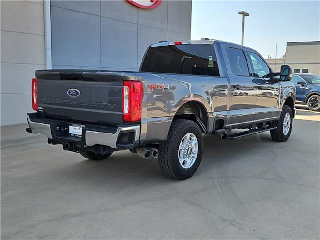 Used 2025 Ford F-250 XLT 4x4 Crew Cab 6.75 ft. box 160 in. WB SRW Sedan
