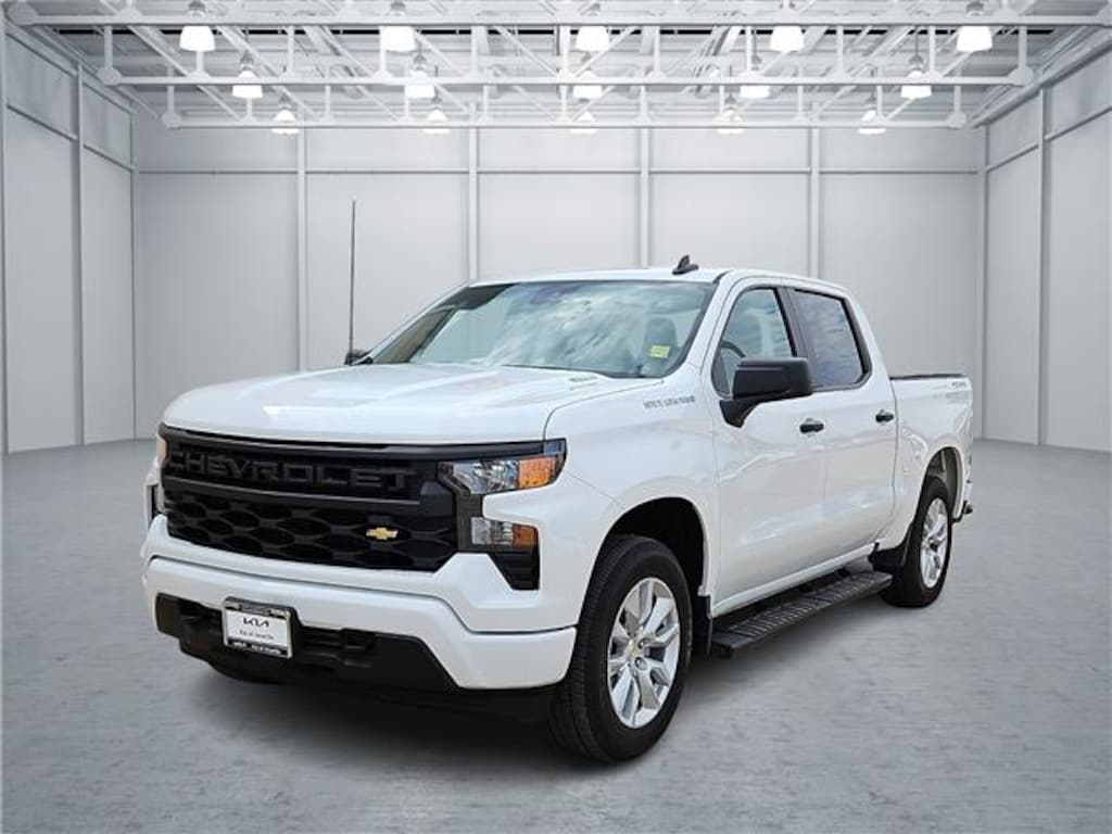 Used 2026 Chevrolet Silverado 1500 Custom 4x4 Crew Cab 5.75 ft. box 147.4 in. WB