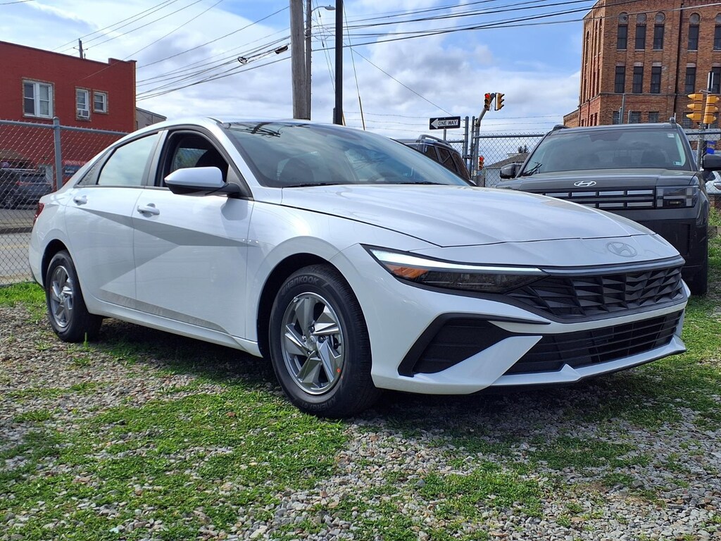 New 2026 Hyundai Elantra SE Sedan