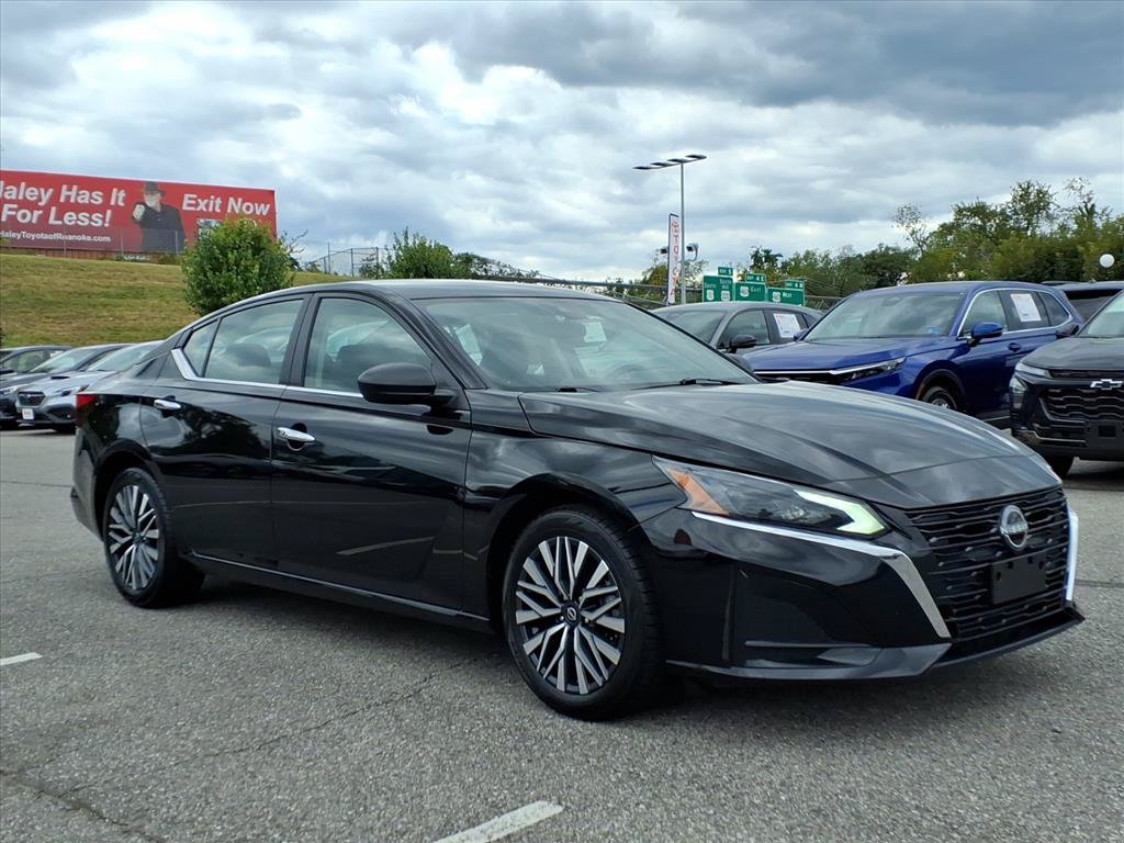 Used 2025 Nissan Altima 2.5 SV Sedan