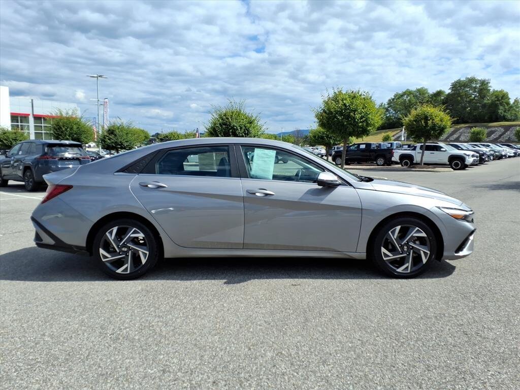 Used 2024 Hyundai Elantra Limited Sedan