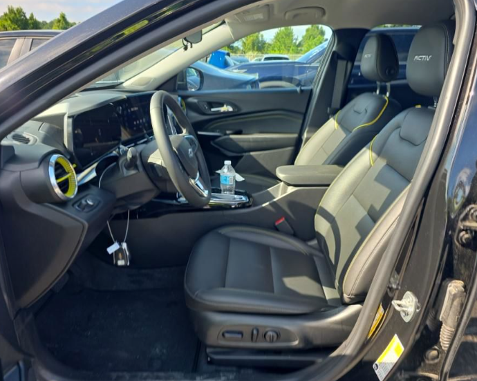 Used 2025 Chevrolet Trax Activ SUV
