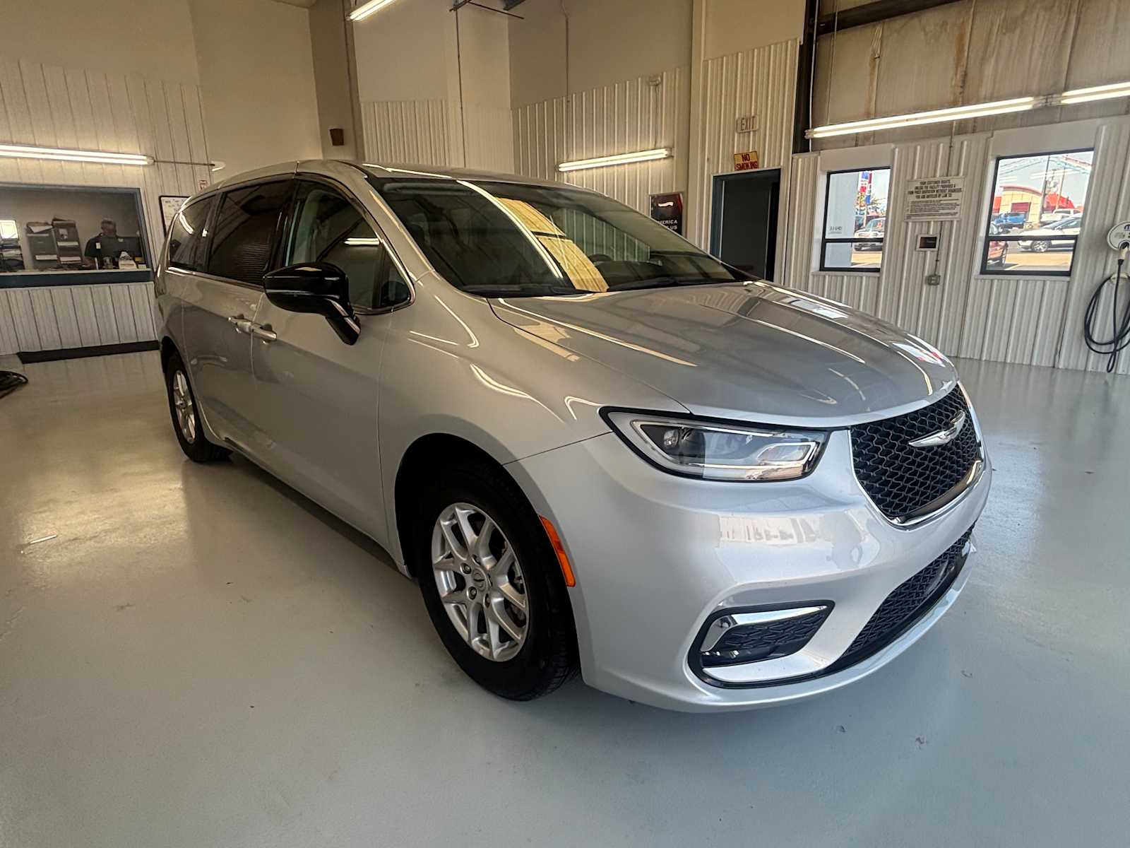 Certified 2024 Chrysler Pacifica Touring L FWD