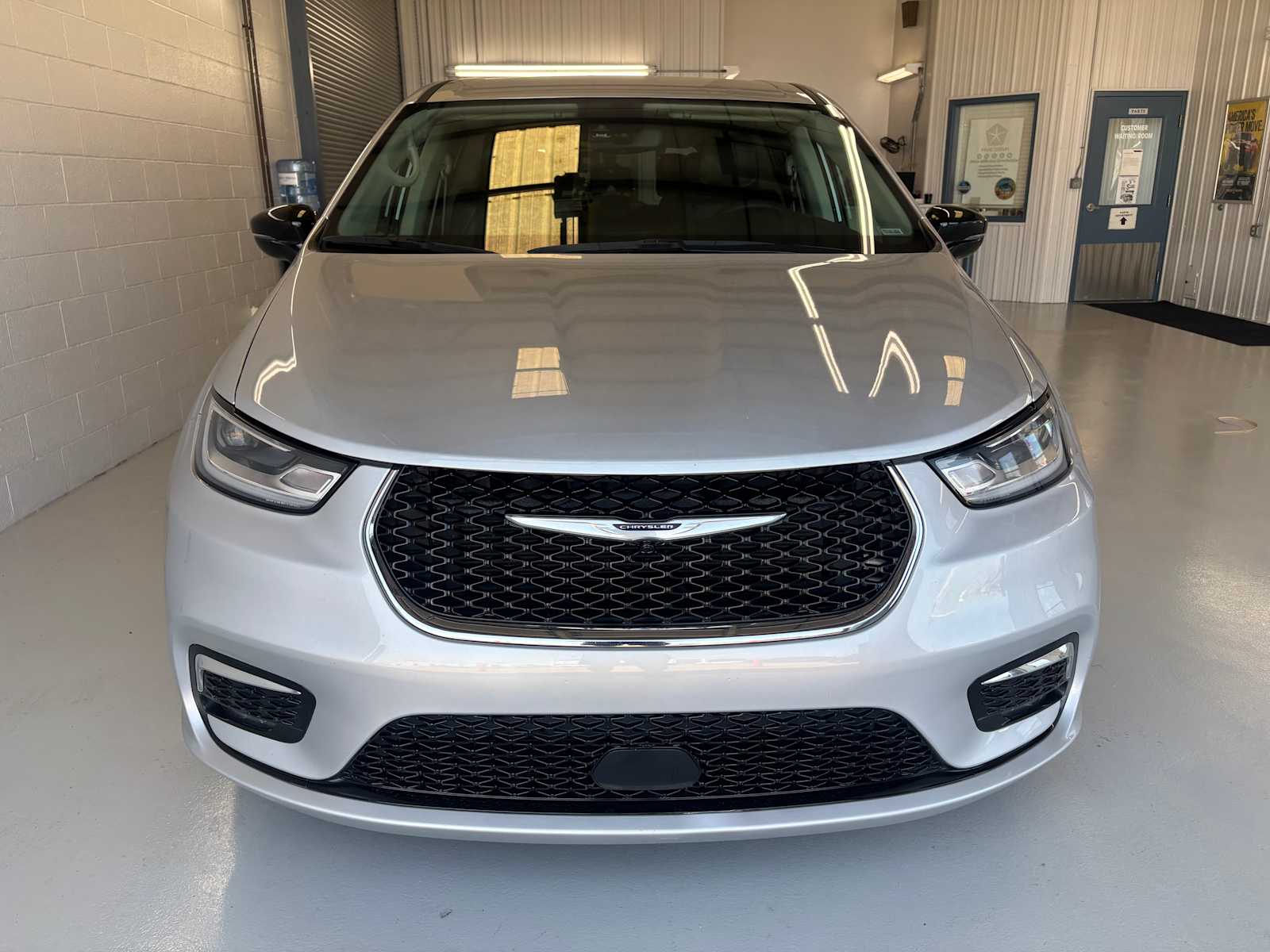 Certified 2024 Chrysler Pacifica Touring L FWD