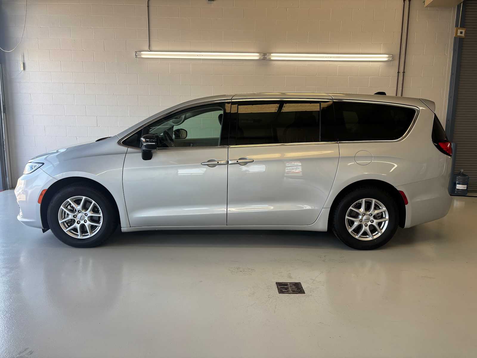 Certified 2024 Chrysler Pacifica Touring L FWD