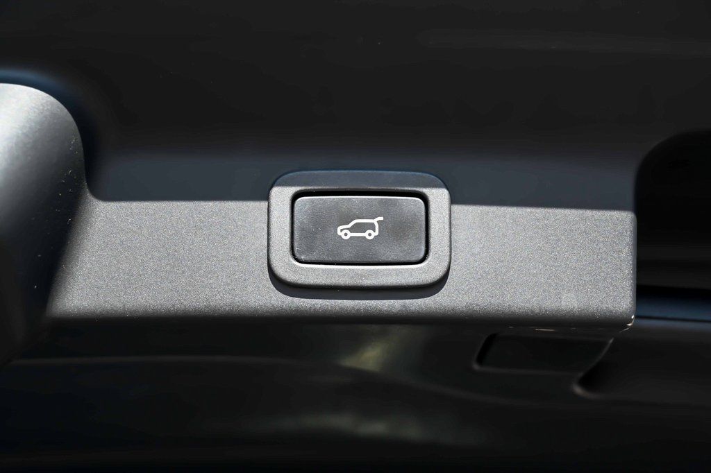 2020 Jaguar F-Pace SVR - Photo 18