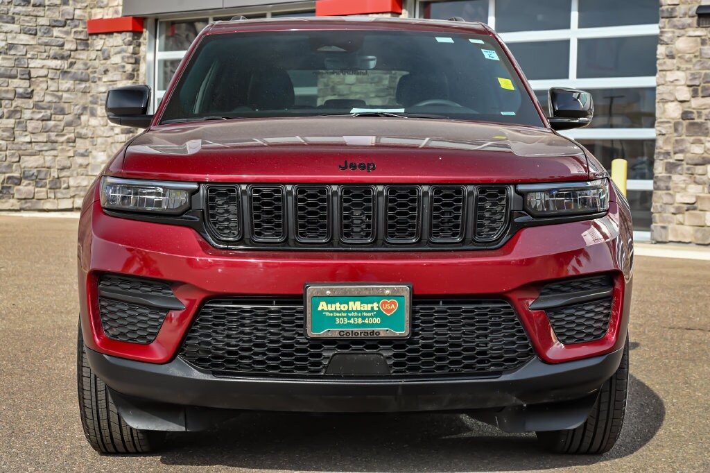 Used 2025 Jeep Grand Cherokee Laredo SUV