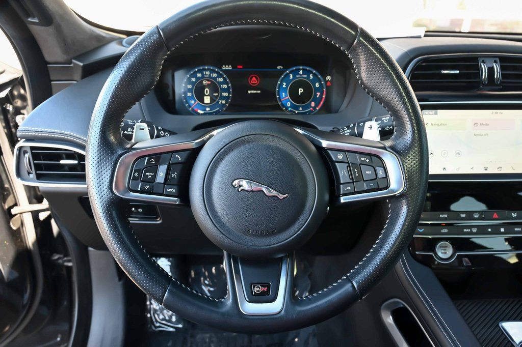 2020 Jaguar F-Pace SVR - Photo 23