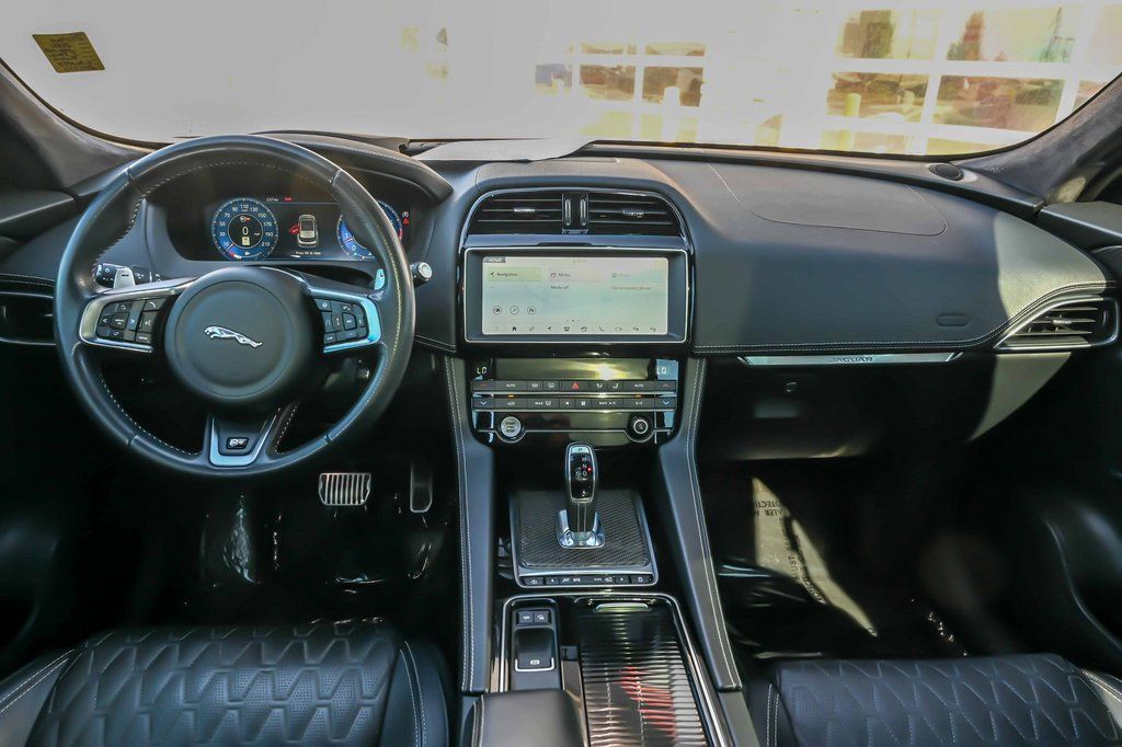 2020 Jaguar F-Pace SVR - Photo 20
