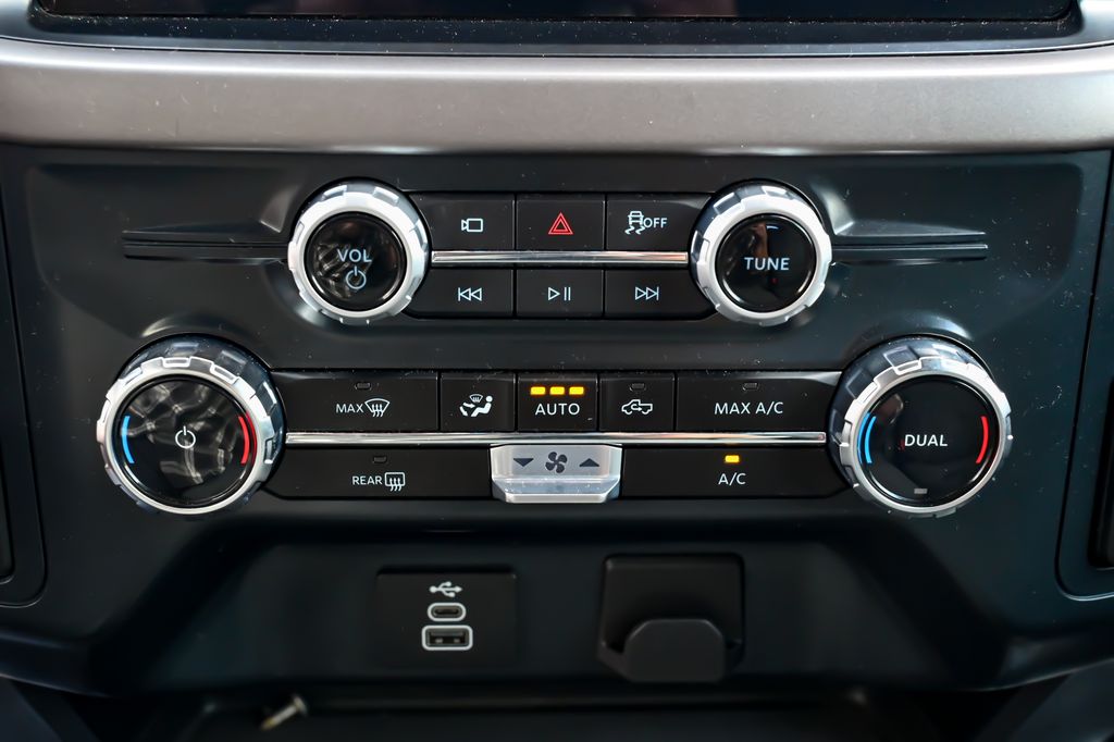 2025 Ford F-150 XLT - Photo 27