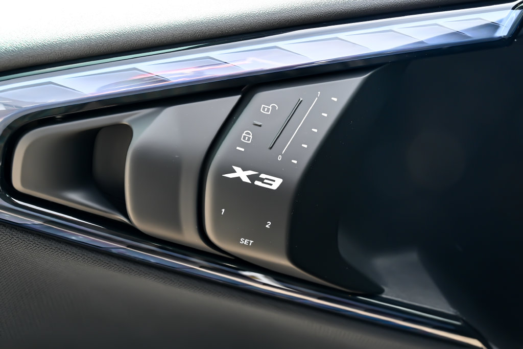 2025 BMW X3 30 - Photo 11